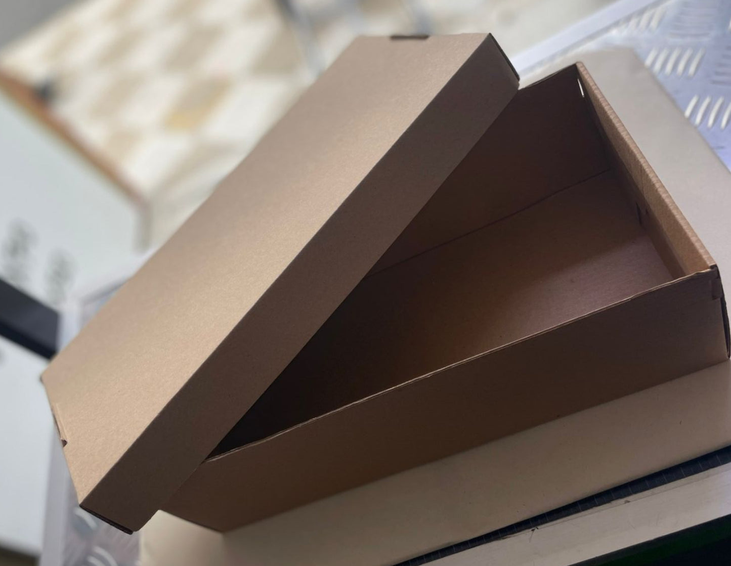 Caja Tapa y Base en Cartón Microcorrugado Café Café 35x17x11 cm