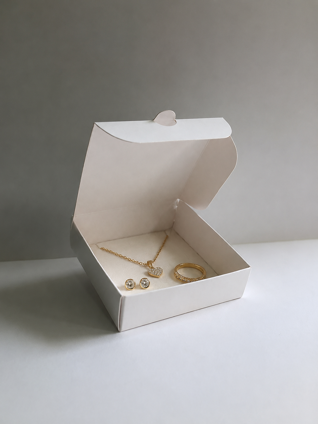 Caja Baul en Cartulina Blanca de 10x10x3