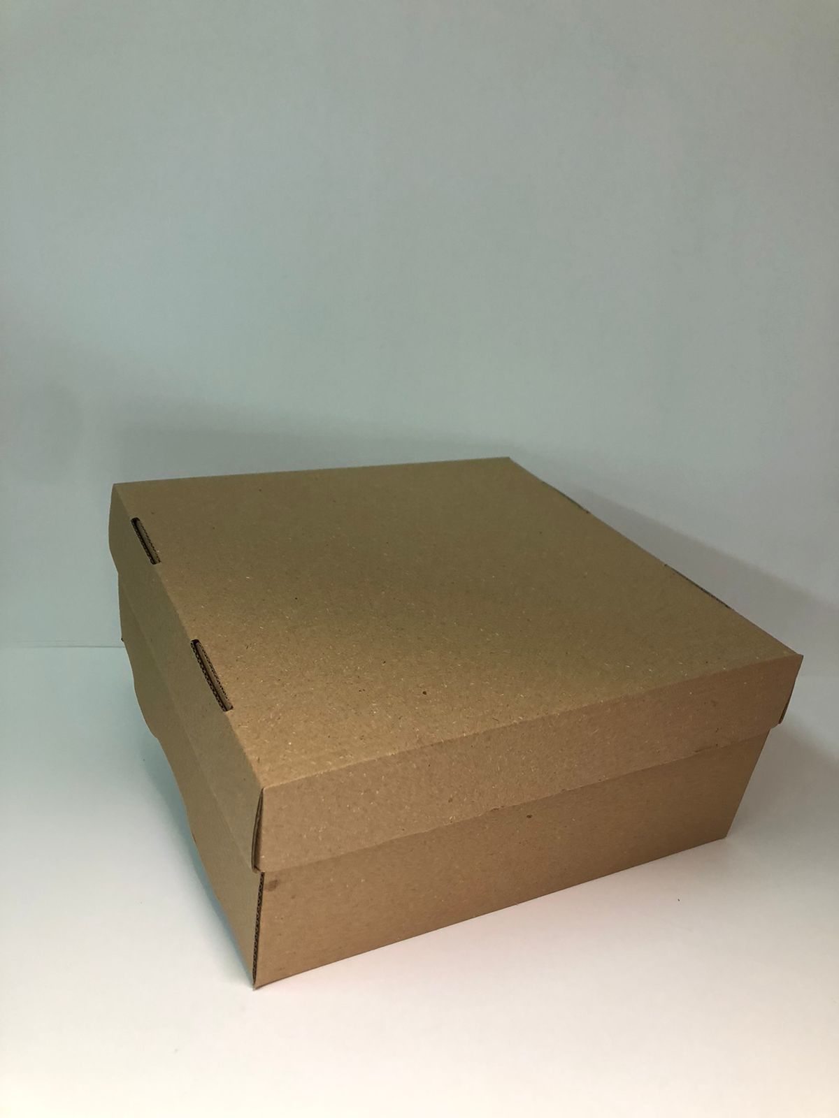 Caja Tapa y Base en Cartón Microcorrugado Café/Café 25x25x10 cm