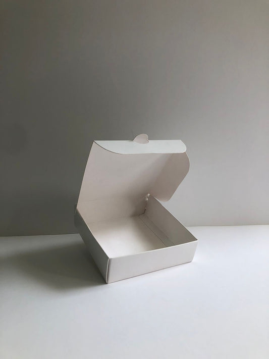 Caja Baul en Cartulina Blanca de 10x10x3