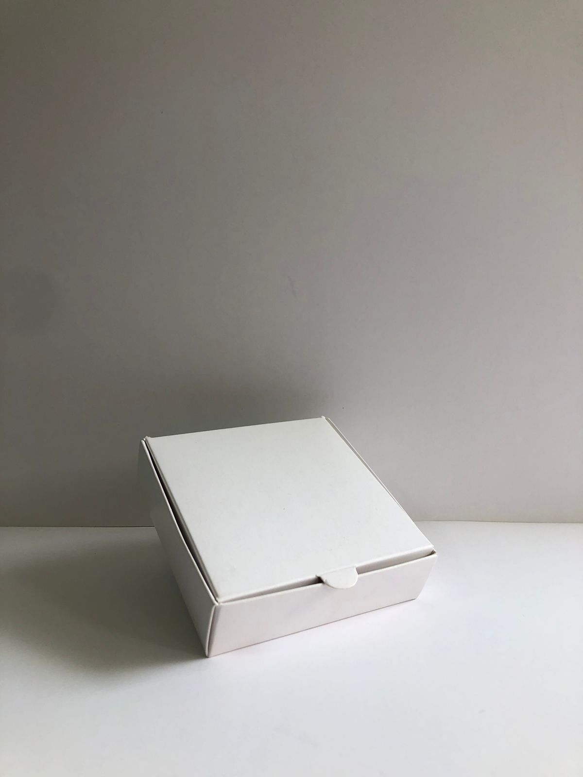 Caja Baul en Cartulina Blanca de 10x10x3