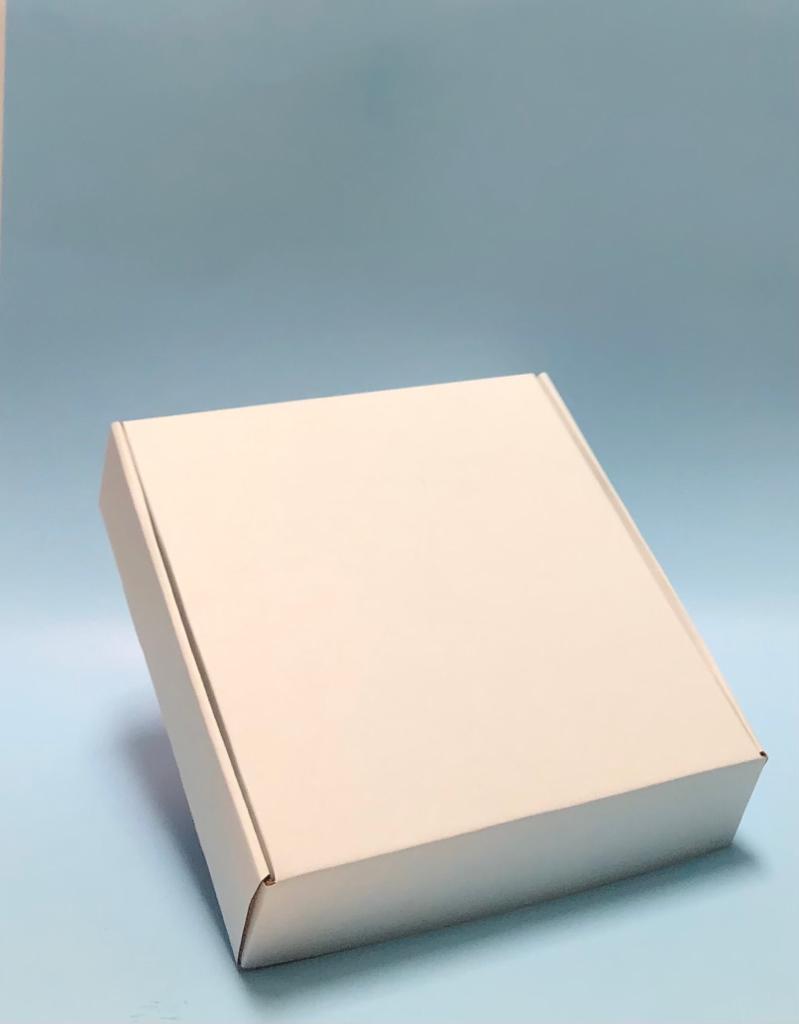 Caja Baul en Microcorrugado Blanco Cafe de 25x25x6