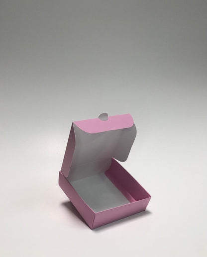 Caja Baul en Cartulina Rosada 10x10x3