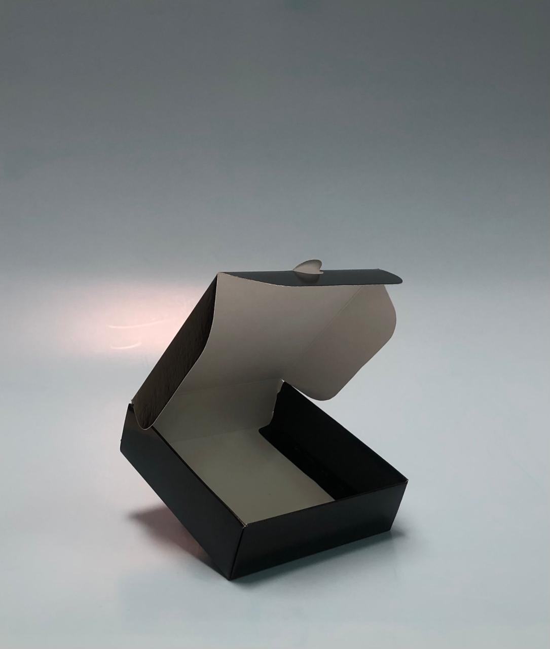 Caja Baul en Cartulina Negra de 10x10x3