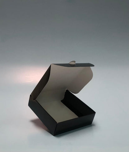 Caja Baul en Cartulina Negra de 10x10x3