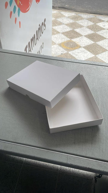 Caja Tapa y Base en Cartulina de 20x15x3