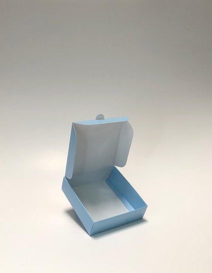 Caja Baul en Cartulina Azul 10x10x3